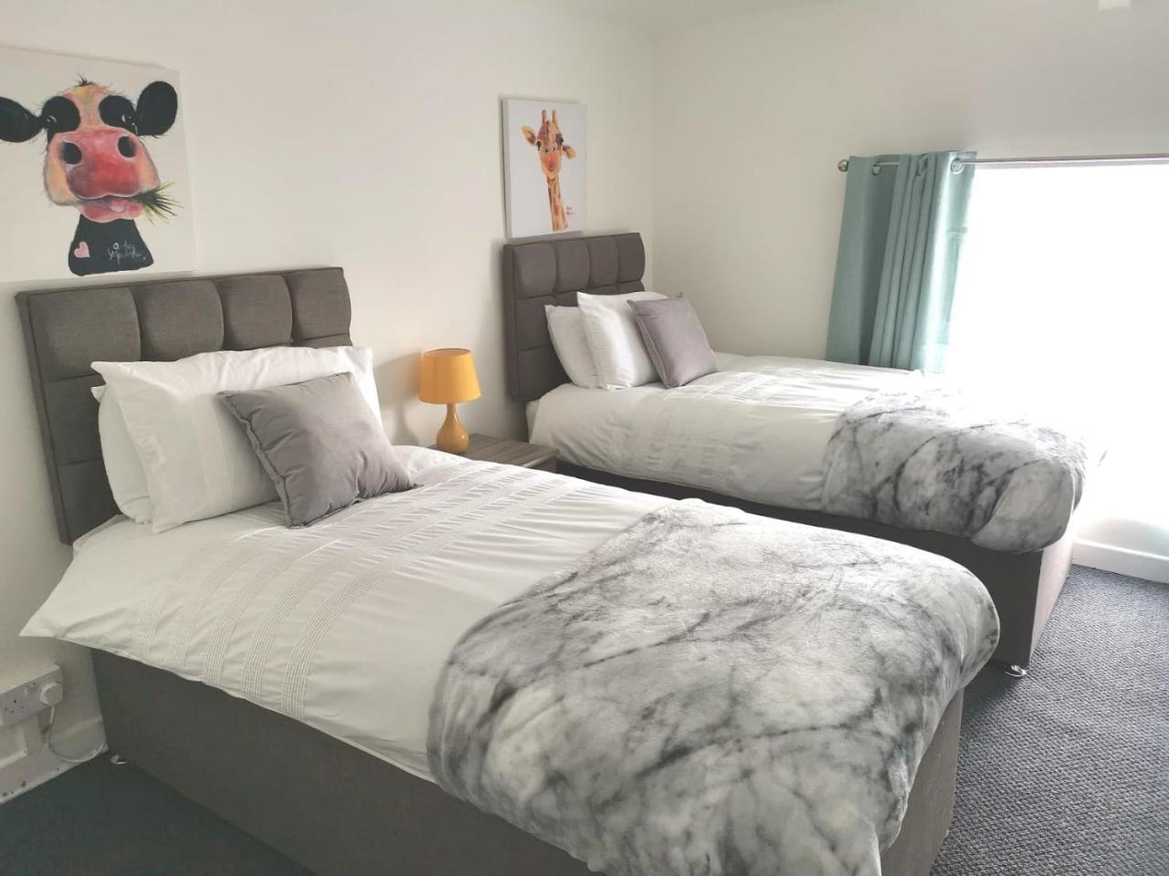 Parking, Smart Tv'S In All Rooms, Central Location Swansea Ngoại thất bức ảnh