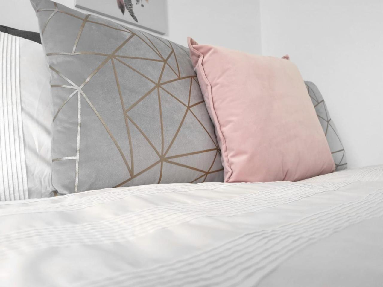 Parking, Smart Tv'S In All Rooms, Central Location Swansea Ngoại thất bức ảnh