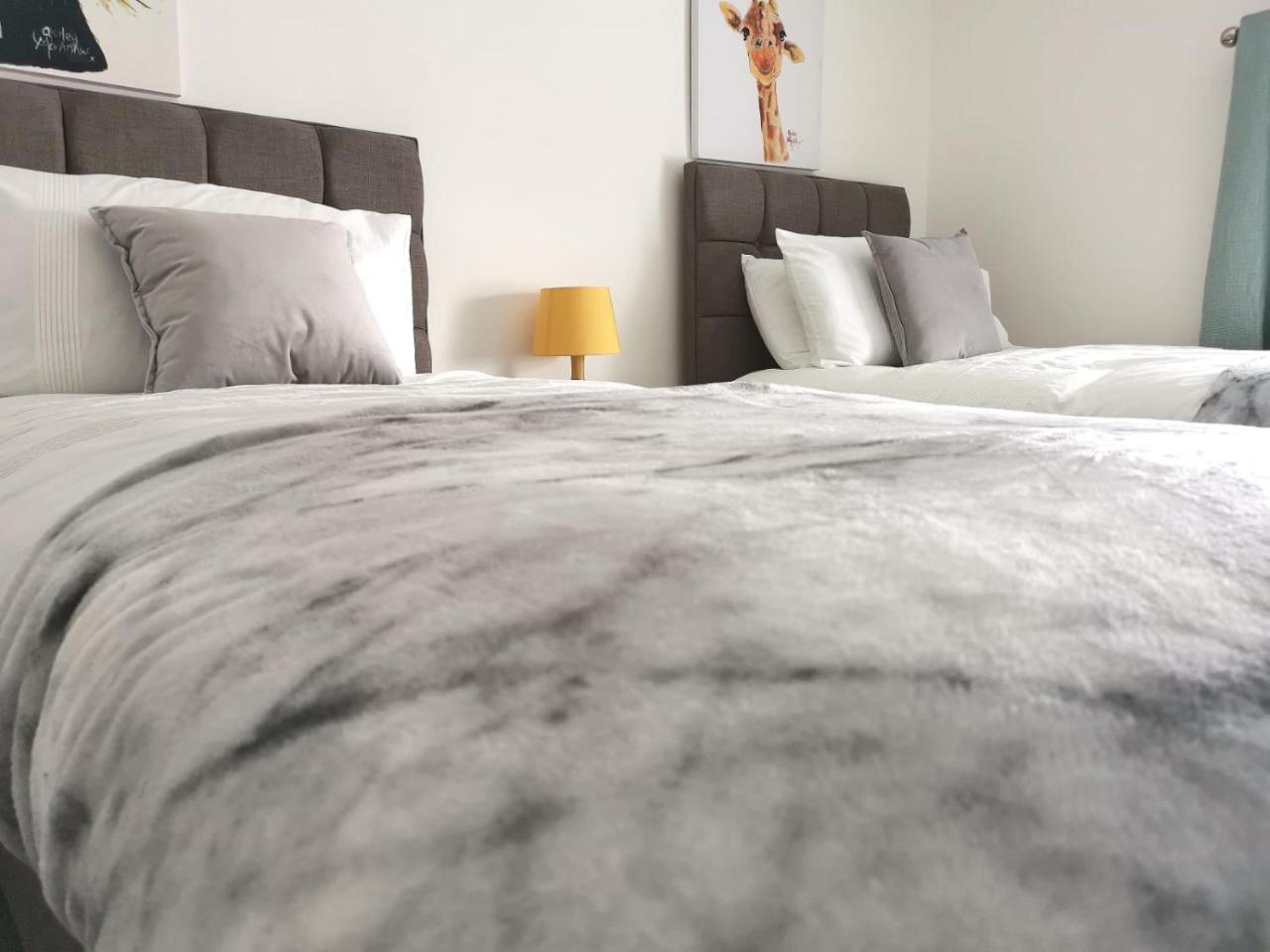 Parking, Smart Tv'S In All Rooms, Central Location Swansea Ngoại thất bức ảnh
