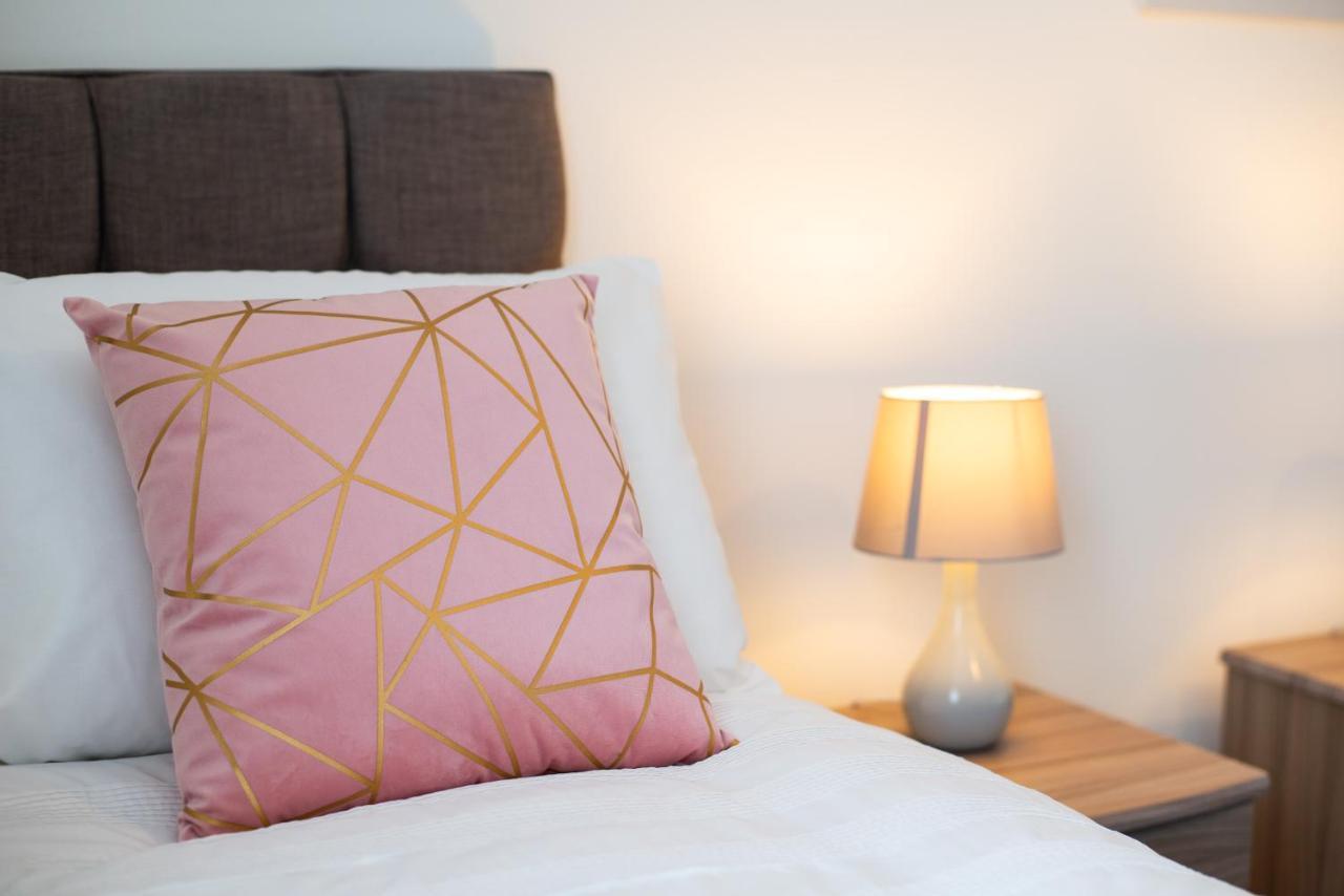 Parking, Smart Tv'S In All Rooms, Central Location Swansea Ngoại thất bức ảnh